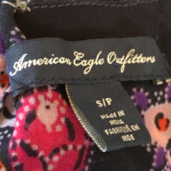 ❄️ AMERICAN EAGLE Navy Floral Semi Sheer Top Sz S - Picture 5 of 5